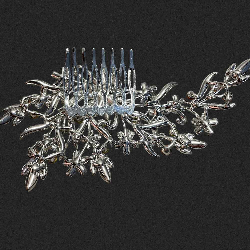 Diadema pieptan cu flori si frunze cu strasuri argintii DIA-0009